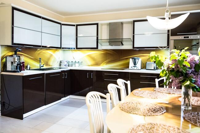 Sprzedam dom z dużą działka i kortem tenisowym