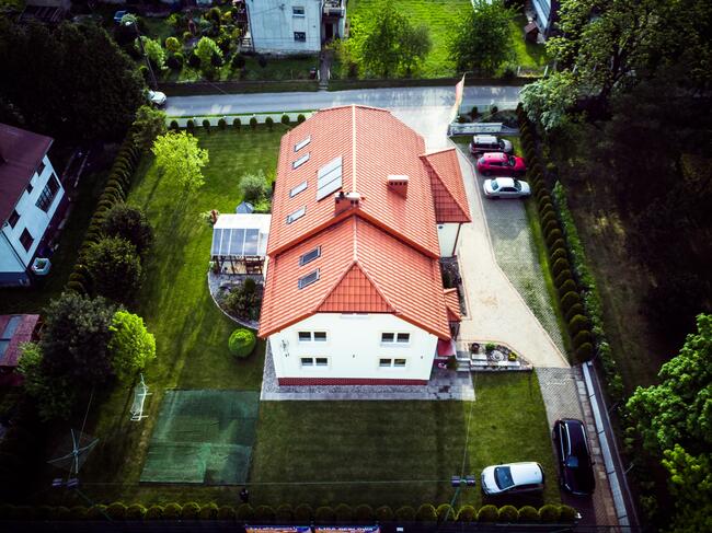 Sprzedam dom z dużą działka i kortem tenisowym