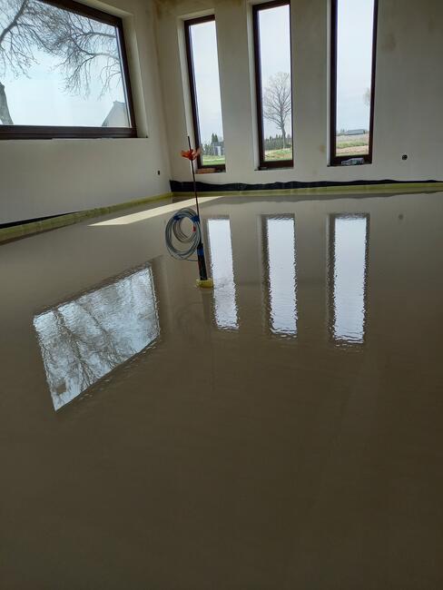 Płynny styropian, styrobeton, anhydryt Knauf na ogrzewanie.