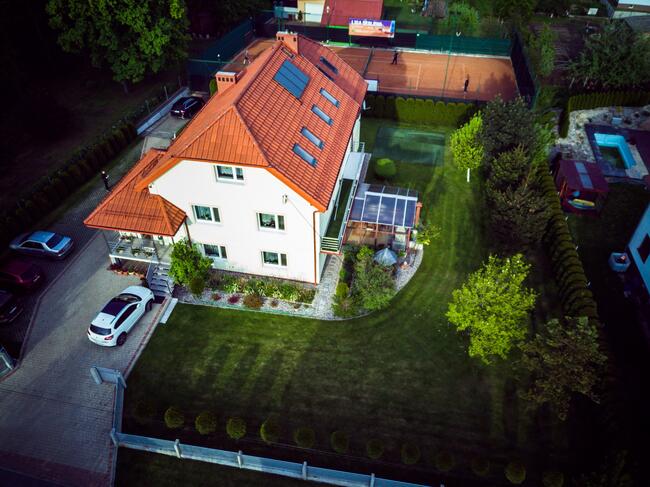 Sprzedam dom z dużą działka i kortem tenisowym