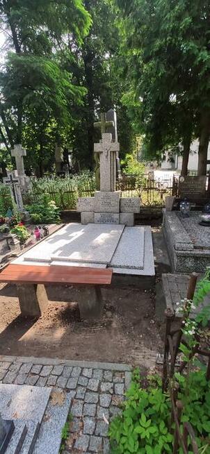 Regeneracja pomników lastryko