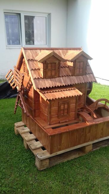 piękny młyn wodny z wiatrakiem.1600 zł