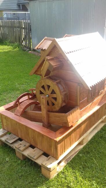 piękny młyn wodny z wiatrakiem.1600 zł