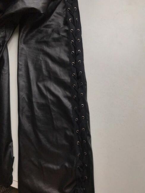 Nowe spodnie z eko skóry Prettylittlething z metką