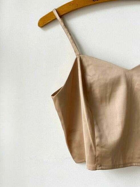 Nowy crop top satynowy z metką na-kd