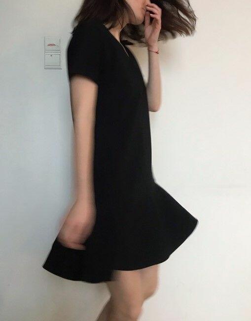 Krótka czarna sukienka House