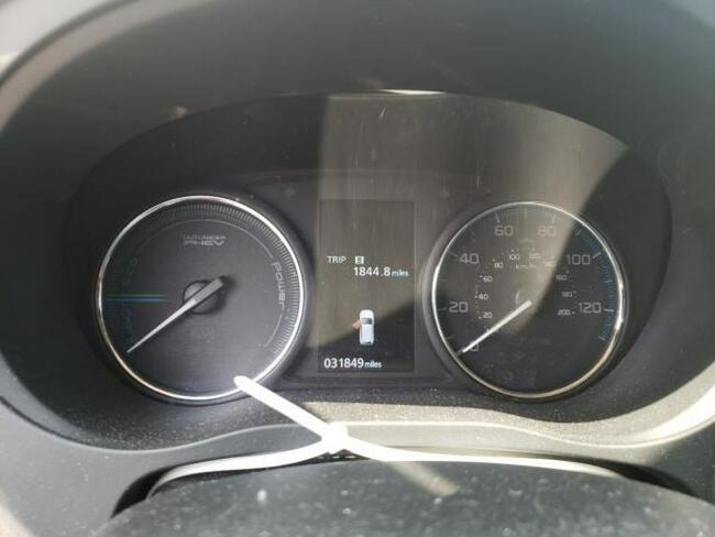 Mitsubishi Outlander 2018, 2.0L hybryda, 4x4, po gradobiciu