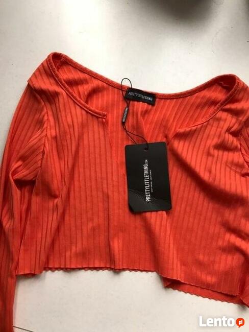 Nowy crop top w prążki Prettylittlething z metką