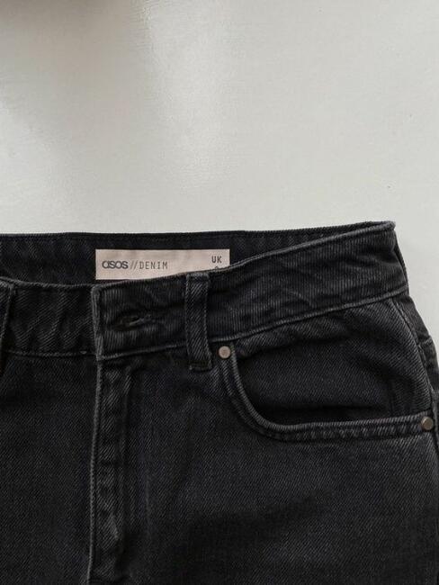 Czarna jeansowa spódnica mini ASOS