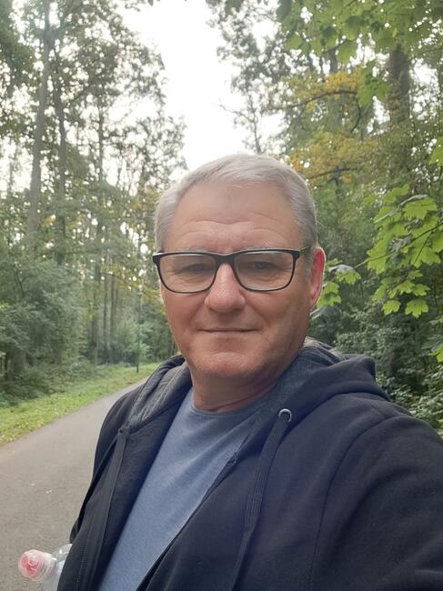 Samotny pozna samotną