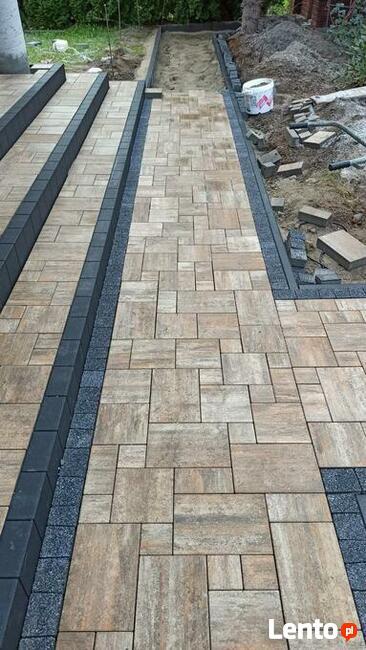 Ukladaninie kostki brukoweje