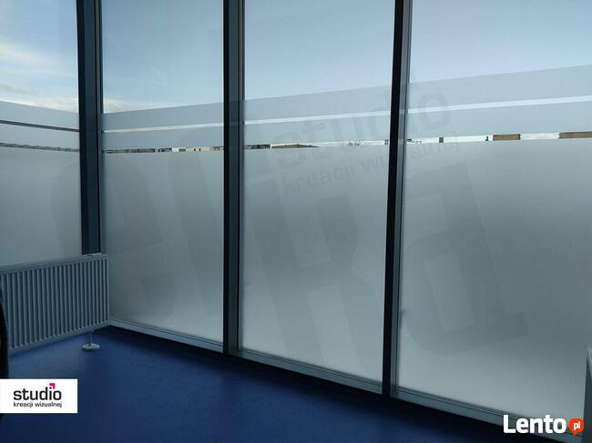 Oklejanie witryn, okien, folią szronioną, mleczną, przeciwsł