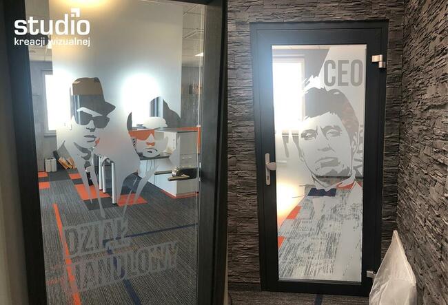 Oklejanie witryn, okien, folią szronioną, mleczną, przeciwsł