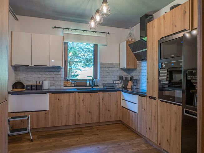 Drewniany domek nad potokiem w górach 8 osób