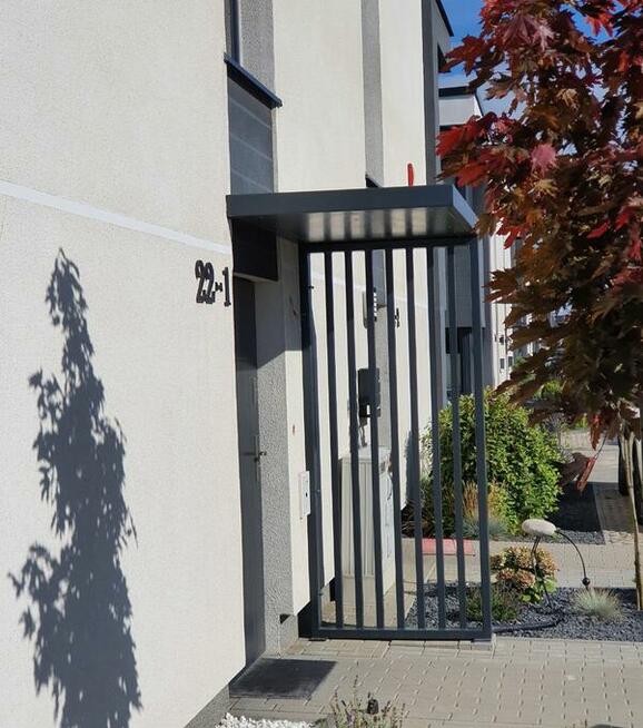 Zadaszenie wejścia do domu, daszek nad drzwi wejściowe