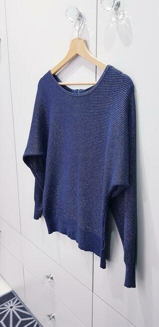 Damski sweterek w złote paseczki