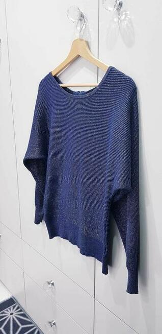 Damski sweterek w złote paseczki