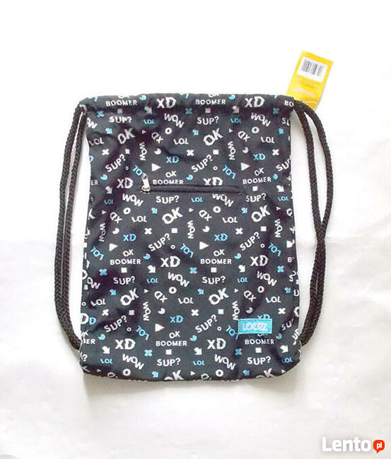 czarny workoplecak, napisy worek na sznureczkach