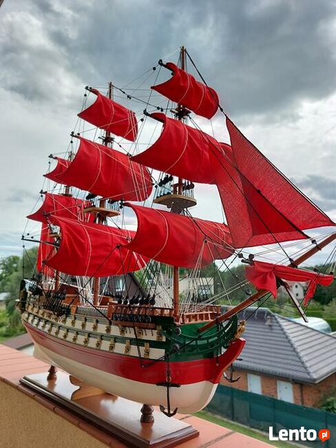 Tall Ship Le Protecteur Model Jedyny z czerwonymi żaglami