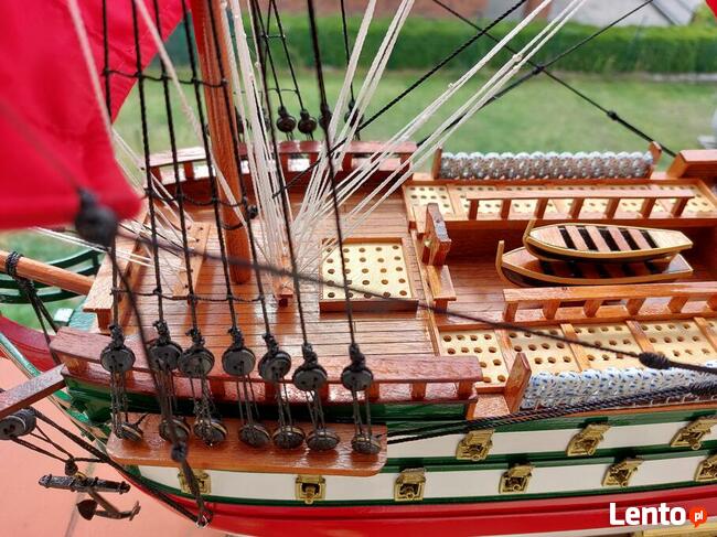 Tall Ship Le Protecteur Model Jedyny z czerwonymi żaglami