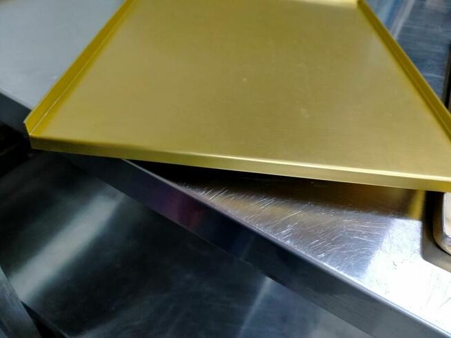 Tace wystawowe złote z rantami