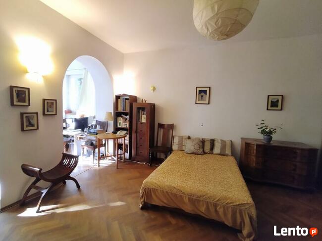 REZYDENCJA W ZIELONEJ OKOLICY BRWINOWA Z OGRÓDKIEM