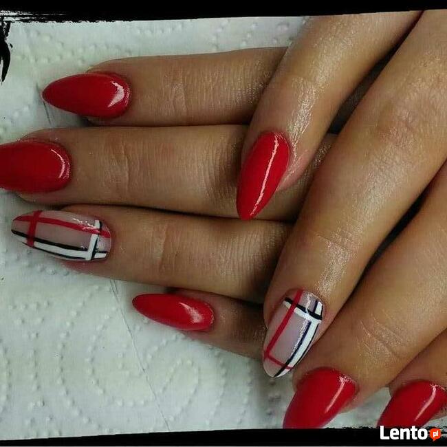 Keratynowe prostowanie włosów.Pezekłuwanie uszu.