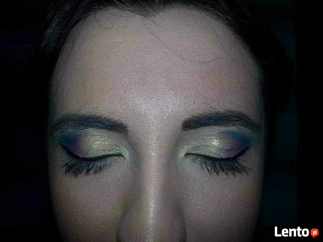 Keratynowe prostowanie włosów.Pezekłuwanie uszu.