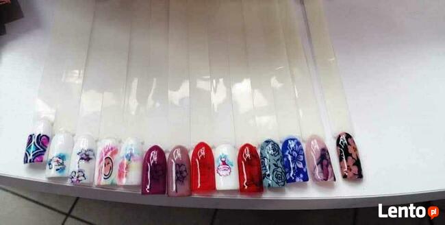 Keratynowe prostowanie włosów.Pezekłuwanie uszu.