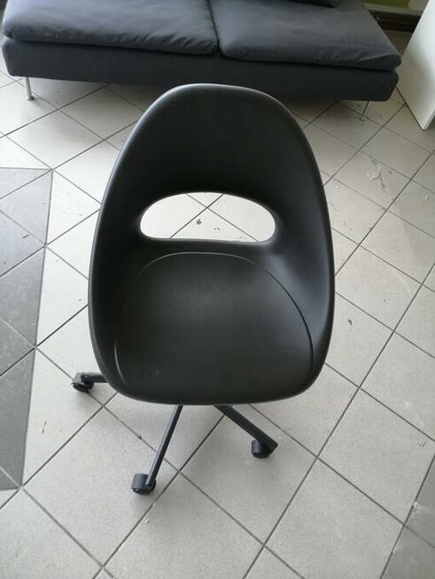 sprzedam komplet nowych mebli biurowych