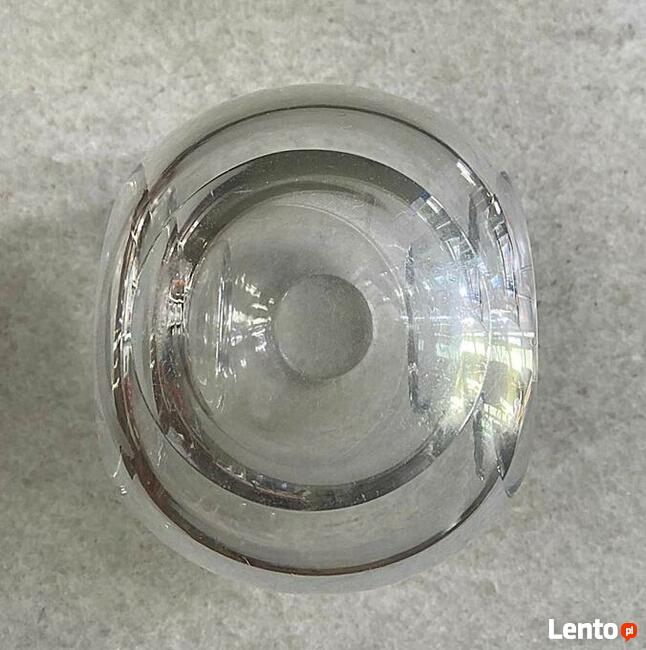 Masywny niski szklany wazonik z pamiątkowym grawerunkiem