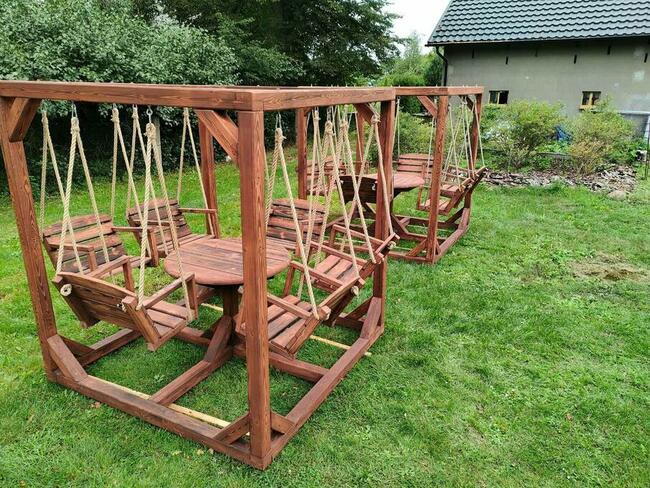 Huśtawka ogodowa ze stolem itp do knajp restauracji