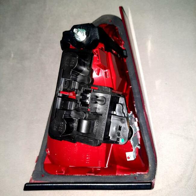 Sprzedam: oryginalna lampa (prawy tył ) Audi A4 B8 (Sedan)