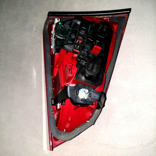 Sprzedam: oryginalna lampa (prawy tył ) Audi A4 B8 (Sedan)