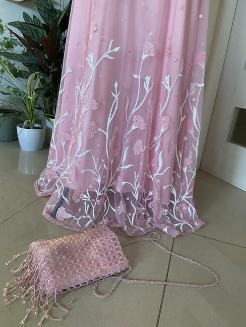 Lekka zgrabna sukienka weselna 36-38