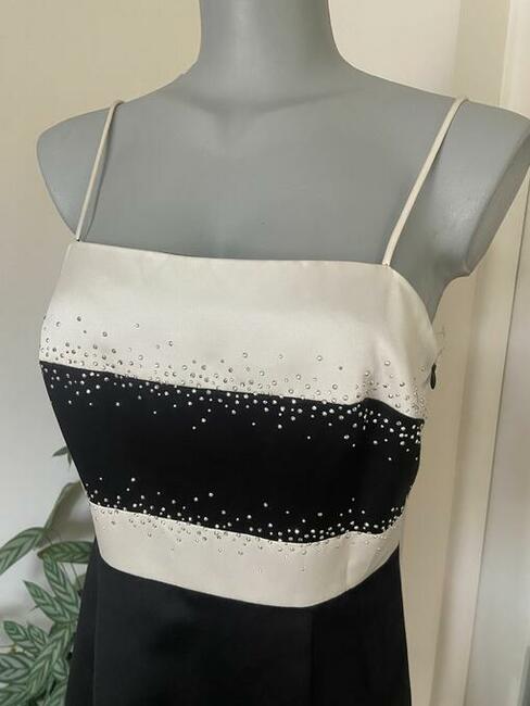 Piękna wieczorowa suknia marki DAVE & JOHNNY