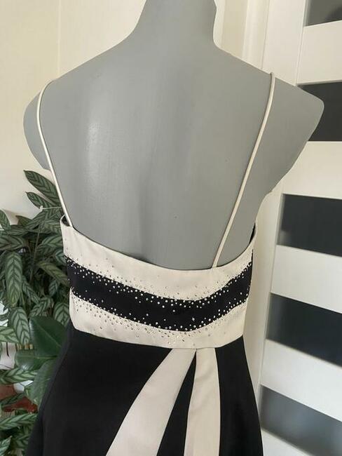 Piękna wieczorowa suknia marki DAVE & JOHNNY