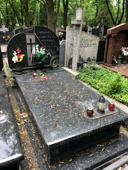 Sprzątanie grobów - Opieka nad grobami AdaPol