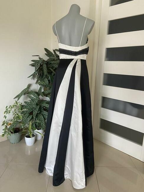 Piękna wieczorowa suknia marki DAVE & JOHNNY