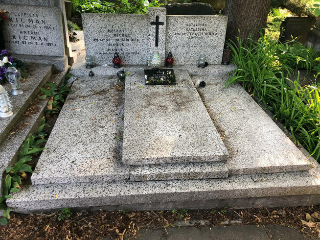 Sprzątanie grobów - Opieka nad grobami AdaPol