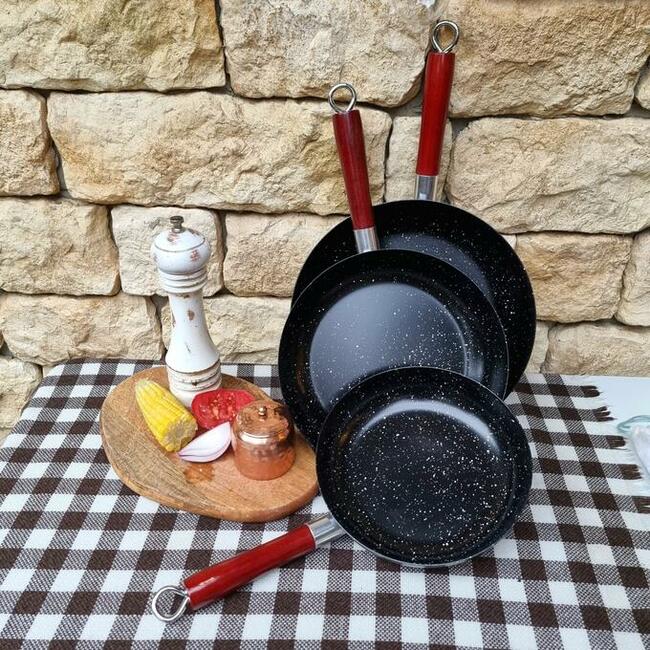 Zestaw 3 patelni stalowych z drewnianą rączką