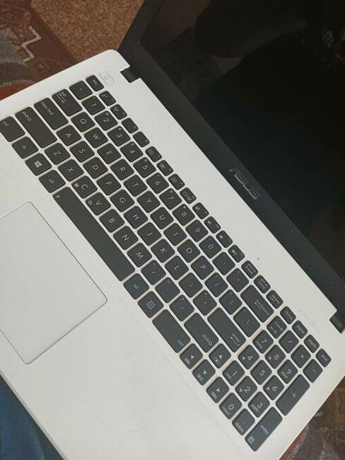 Laptop Asus R510L
