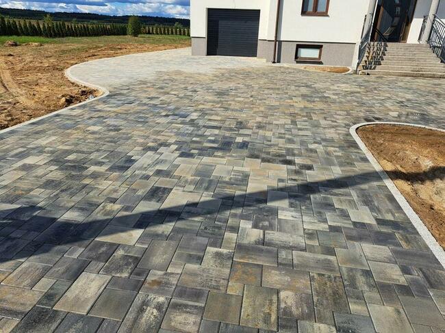 Układanie kostki brukowej