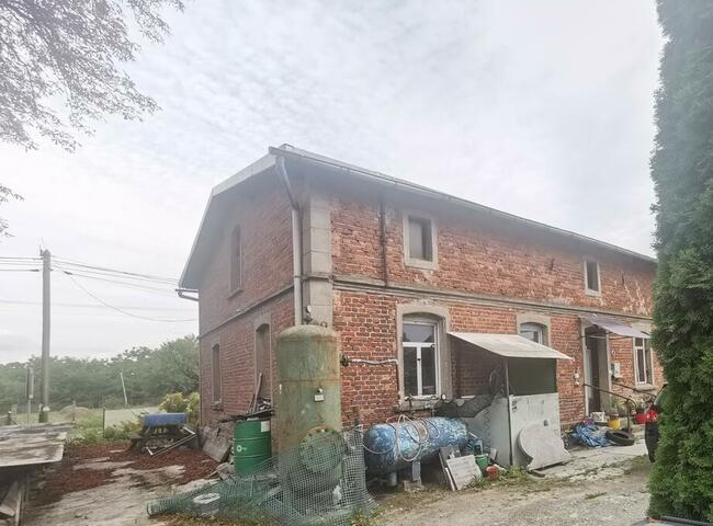 Dom z zakładem kamieniarskim