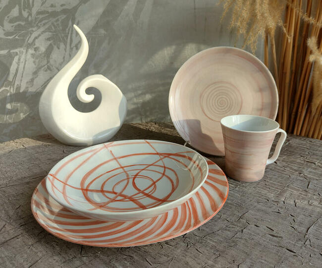 Zestaw ręcznie malowanej porcelany 16-elementów dla 4 osób