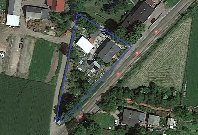 Dom z zakładem kamieniarskim