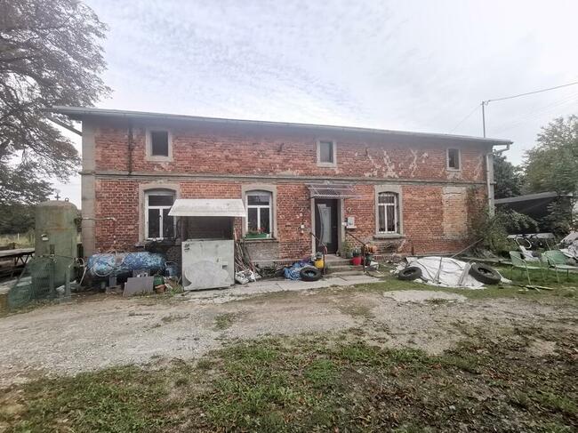 Dom z zakładem kamieniarskim