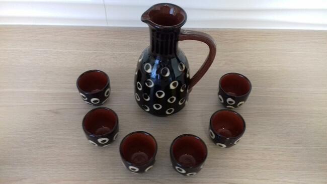 Dzbanuszek z czarkami do wódki, ceramika bułgarska