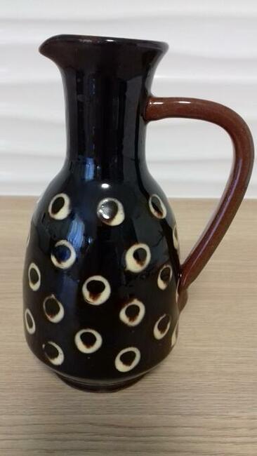 Dzbanuszek z czarkami do wódki, ceramika bułgarska