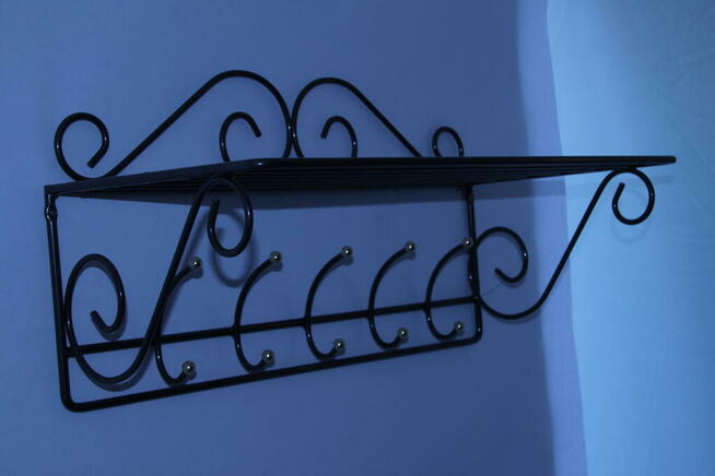 Wieszak stalowy z półką, 5 haczyków